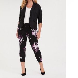 Torrid: Black Floral Ponte Stretch Pull-On Pixie Pant Size 2R